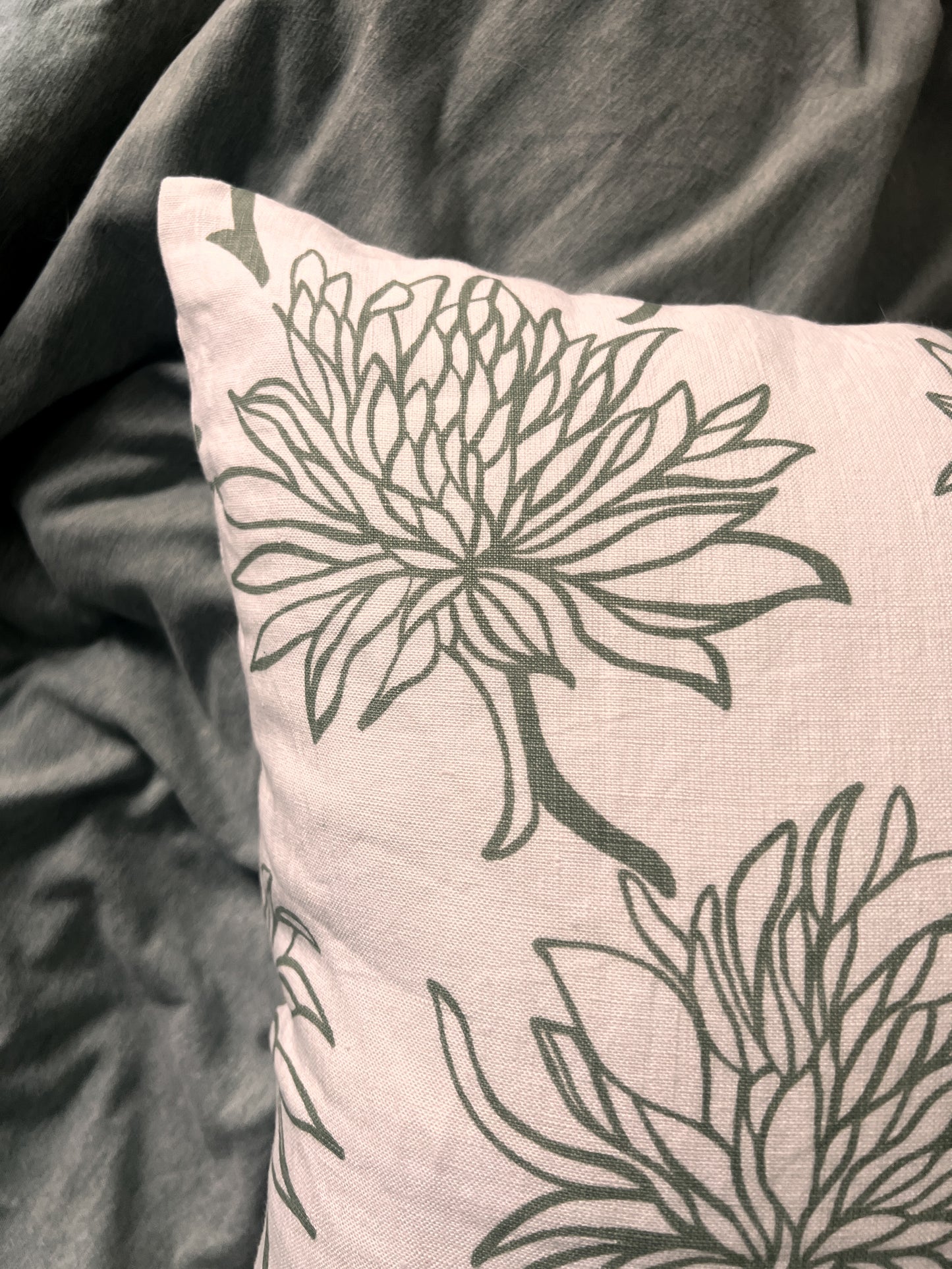 Dahlia Bloom - Pure Linen Throw Pillow Cover - 20X20"